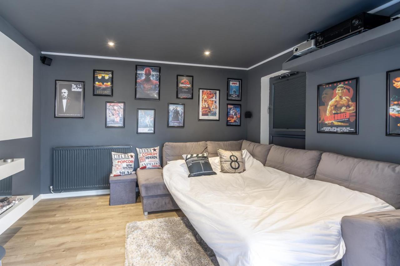 Cinema House Near Witterings And Goodwood Estate Holiday home *