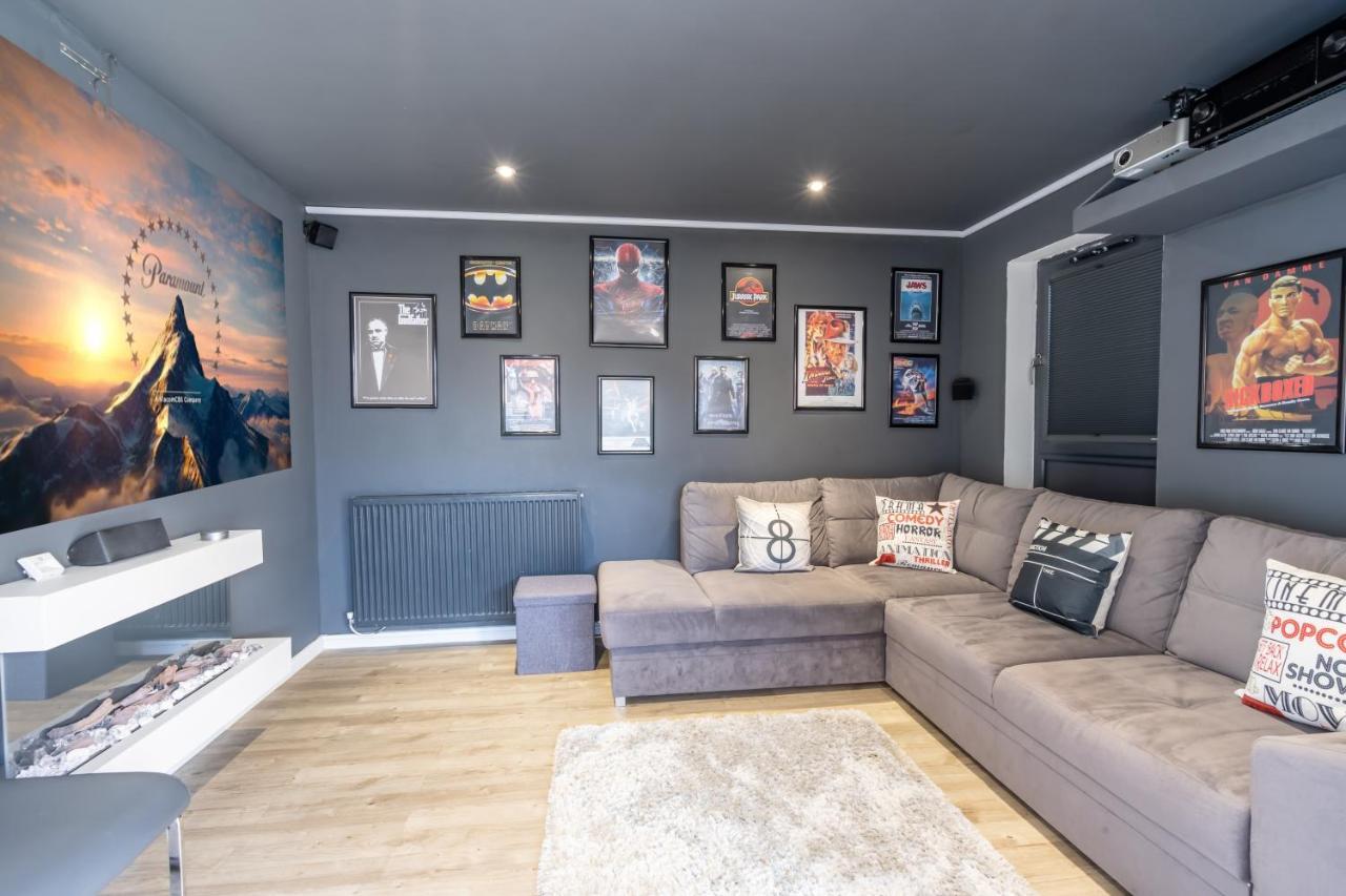 Cinema House Near Witterings And Goodwood Estate Holiday home Chichester